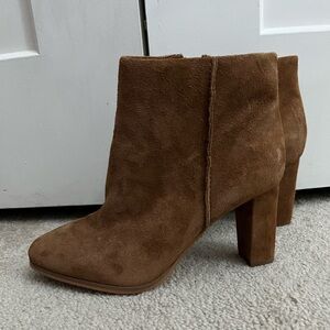 NWOT Clarks Suede Boots
